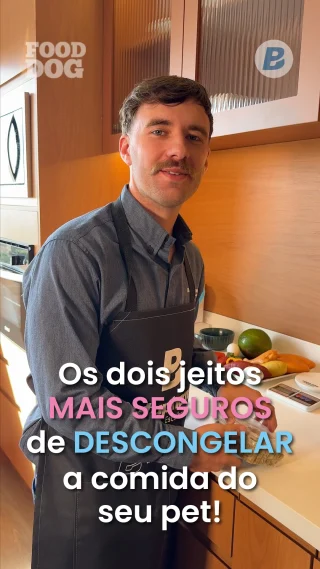 Descongelar a comida do seu pet do jeito certo faz toda a diferença!Confira os melhores métodos para descongelar a alimentação natural com segurança:✅ Na geladeira:
O método mais seguro! Retire do freezer e deixe descongelando lentamente na geladeira por algumas horas.✅ Em banho-maria morno:
Precisa agilizar? Coloque o potinho fechado em água morna para acelerar o processo sem cozinhar os alimentos.Evite:
❌ Descongelar em temperatura ambiente por muito tempo
❌ Água muito quente
❌ Micro-ondas em potência alta, que pode cozinhar partes da comida e alterar nutrientes. (Somente na função descongelar).#FoodDog #AlimentaçãoNatural #NutriçãoCanina #PetSaudável #BotupharmaPet #ComidaNaturalParaPets #CãesSaudáveis #RotinaPet